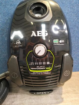 Aspiradora AEG SilentPerformer Green