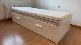 Cama BRIMNES Ikea 2 cajones + 2 colchones