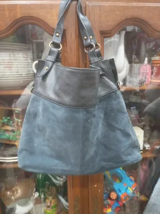 Bolso Martina Klein azul obscuro.