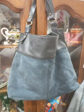 Bolso Martina Klein azul obscuro.