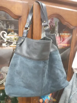 Bolso Martina Klein azul obscuro.