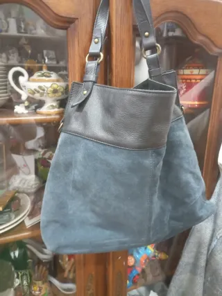 Bolso Martina Klein azul obscuro.