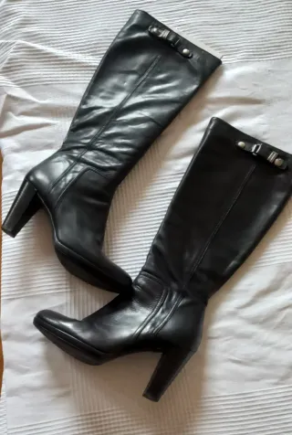 Botas de piel altas negras