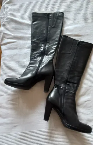 Botas de piel altas negras