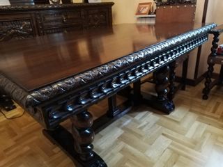 Mueble de castaño con motivos de vendimia