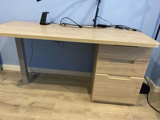 Escritorio madera y metal