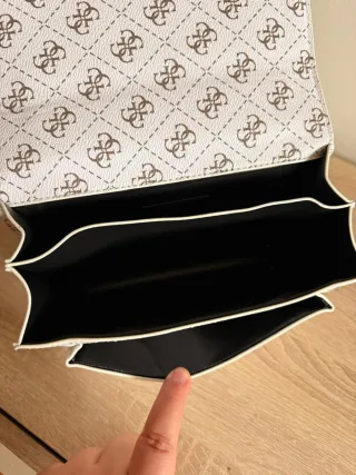 Bolso Guess blanco y marrón