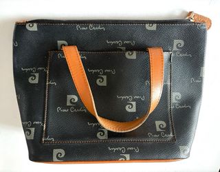 Bolso Pierre Cardin Negro Estampado