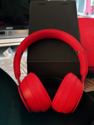 Beats Solo Pro ANC Rojo