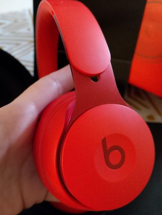 Beats Solo Pro ANC Rojo