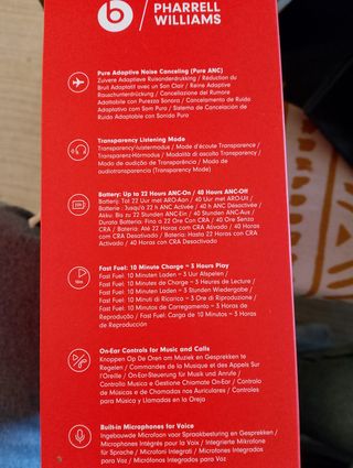 Beats Solo Pro ANC Rojo