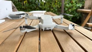 Drone DJI Mini 2 + radiocomando