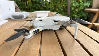 Drone DJI Mini 2 + radiocomando