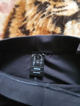 Leggings Adidas negros con rayas