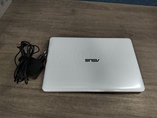 Portátil Asus VivoBook E203N 11.6" N3350 2GB/32GB