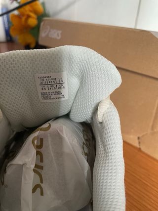 Zapatillas ASICS Azul Claro y Blanco Nuevas