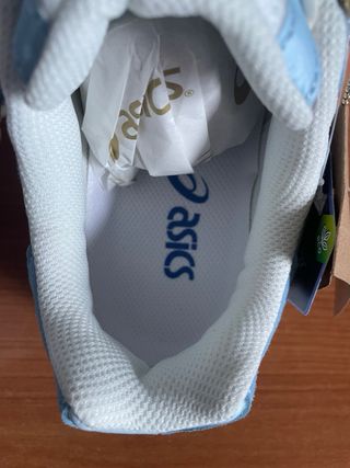 Zapatillas ASICS Azul Claro y Blanco Nuevas