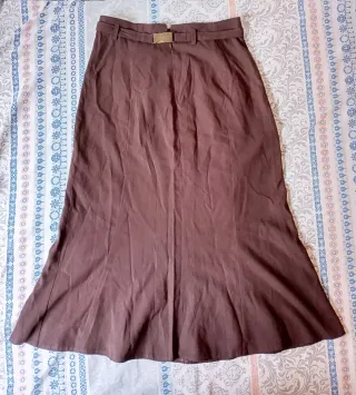 Falda larga acampanada marrón con cinturón