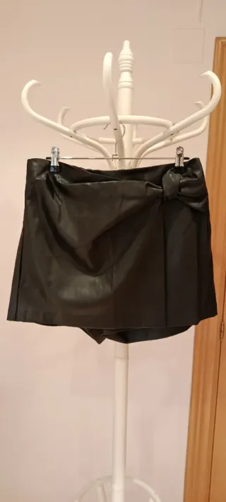 Falda pantalón negra con nudo