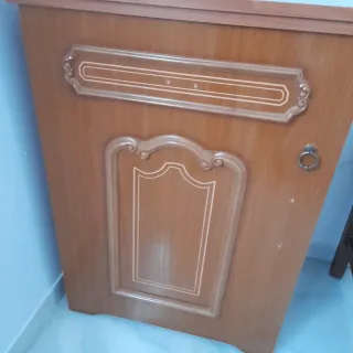 Máquina de coser eléctrica Sigma con mueble