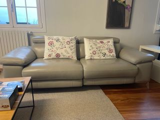 Sofá de cuero beige con motor (2 unidades)