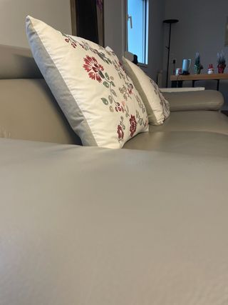 Sofá de cuero beige con motor (2 unidades)