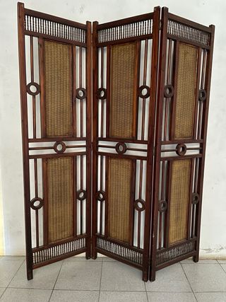 Biombo de madera con detalles