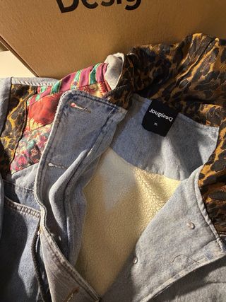 Chaqueta vaquera Desigual oversize con capucha