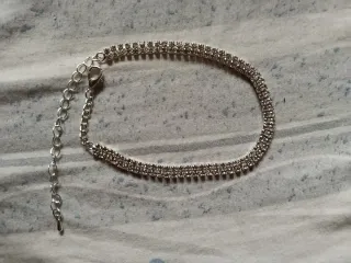 Tobillera plateada con brillantes