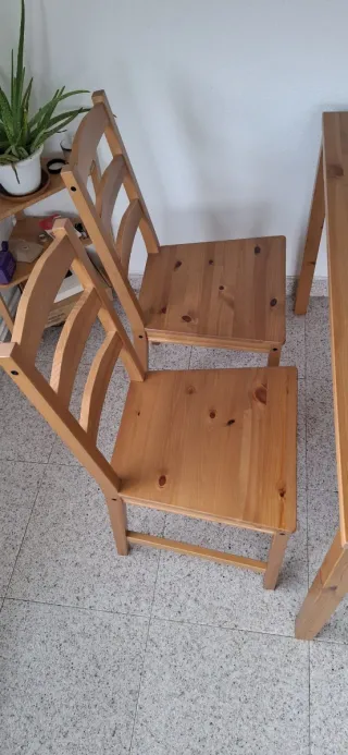 Tavolo e sedie in legno Ikea