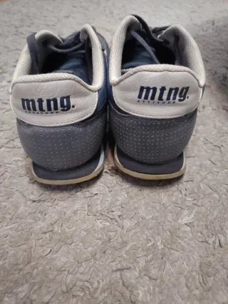 Zapatillas deportivas azules y grises