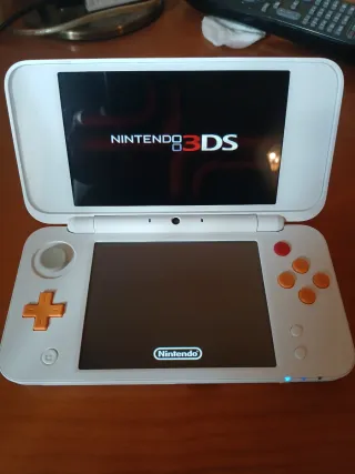 NEW Nintendo 2DS XL Blanca y naranja