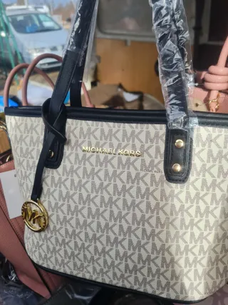 Bolso blanco y negro