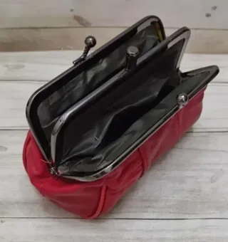 OFERTA. MONEDERO ROJO VINTAGE PIEL UBRIQUE