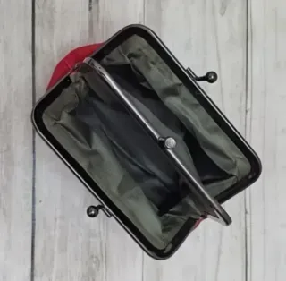 OFERTA. MONEDERO ROJO VINTAGE PIEL UBRIQUE