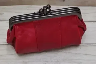 OFERTA. MONEDERO ROJO VINTAGE PIEL UBRIQUE