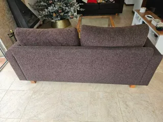 Sofá de tela marrón cómodo y elegante