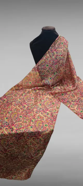 Pañuelo de seda rojo