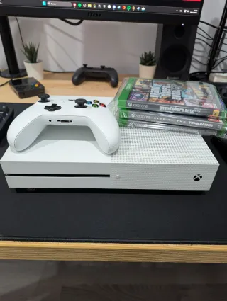 Xbox One S Blanca + 3 Juegos incluye caja original