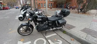 Motocicleta Triumph Bonneville T100 Negra