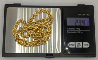 Cadena Salomónica de oro 18k, 23.41 g, 61 cm.