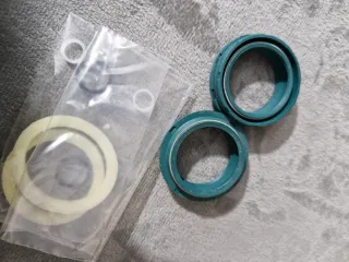 Kit di tenute SKF 34 per forcella Fox