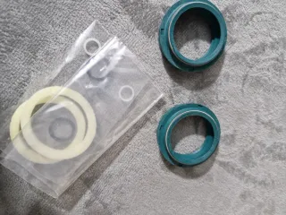 Kit di tenute SKF 34 per forcella Fox