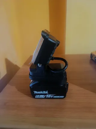 Foco LED con Batería Makita