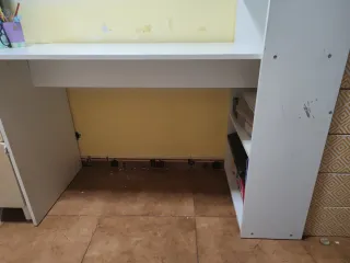 Escritorio y regalo silla