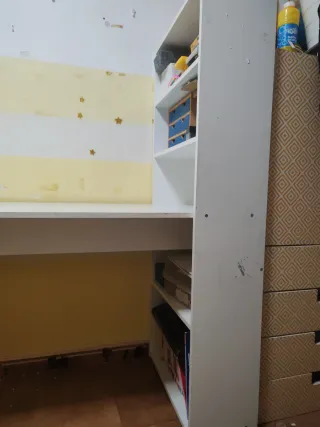 Escritorio y regalo silla