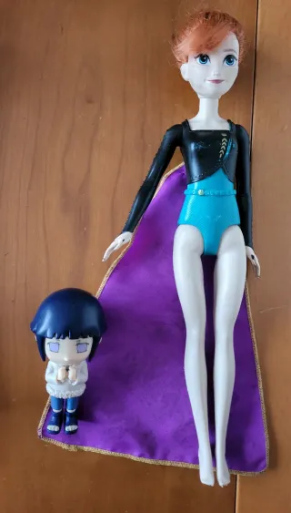 Muñeca Frozen Anna y Figura Naruto