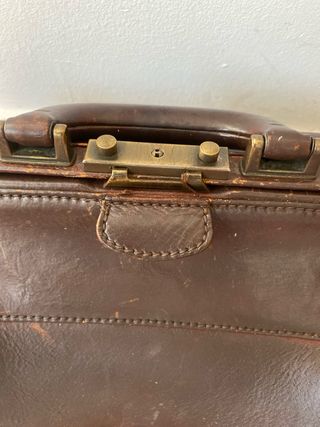 Mala de médico vintage em pele castanha