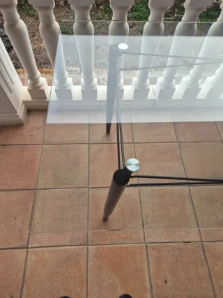 Mesa de comedor cristal y metal negra