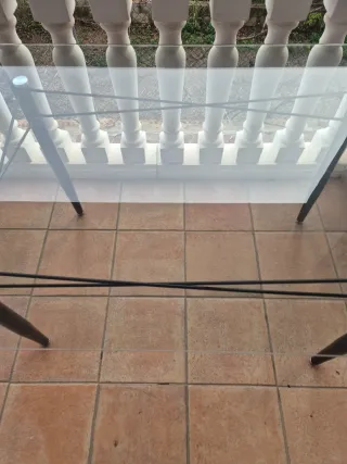 Mesa de comedor cristal y metal negra